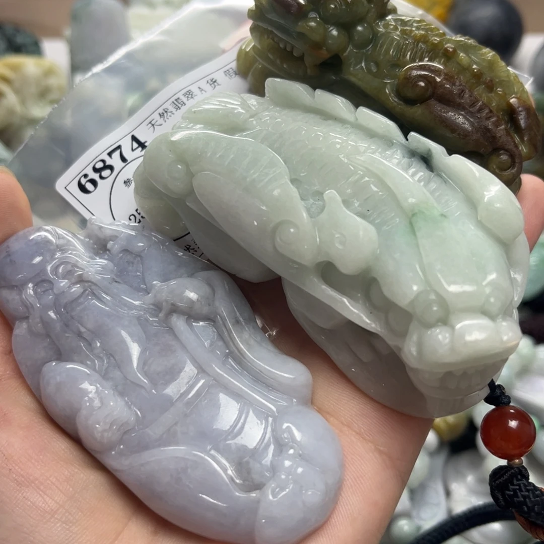 木***八翡翠未镶嵌颈饰6874
