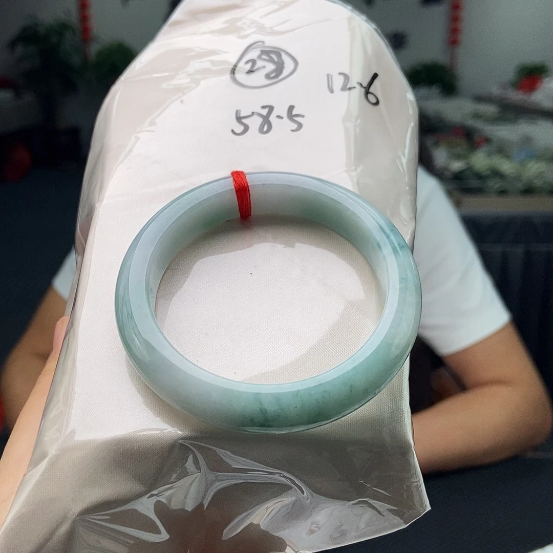 翡翠手镯未镶嵌拍一发一