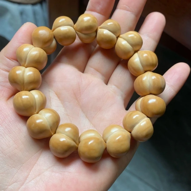 定制19mm手工大屁桃柯基臀屁桃猴头手串聚宝盆料雕刻光面屁桃猴头