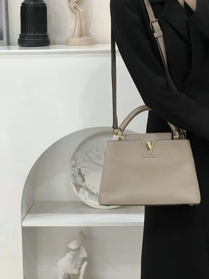 99新 LouisVuitton/路易威登 capucines bb灰金单肩包/甄选