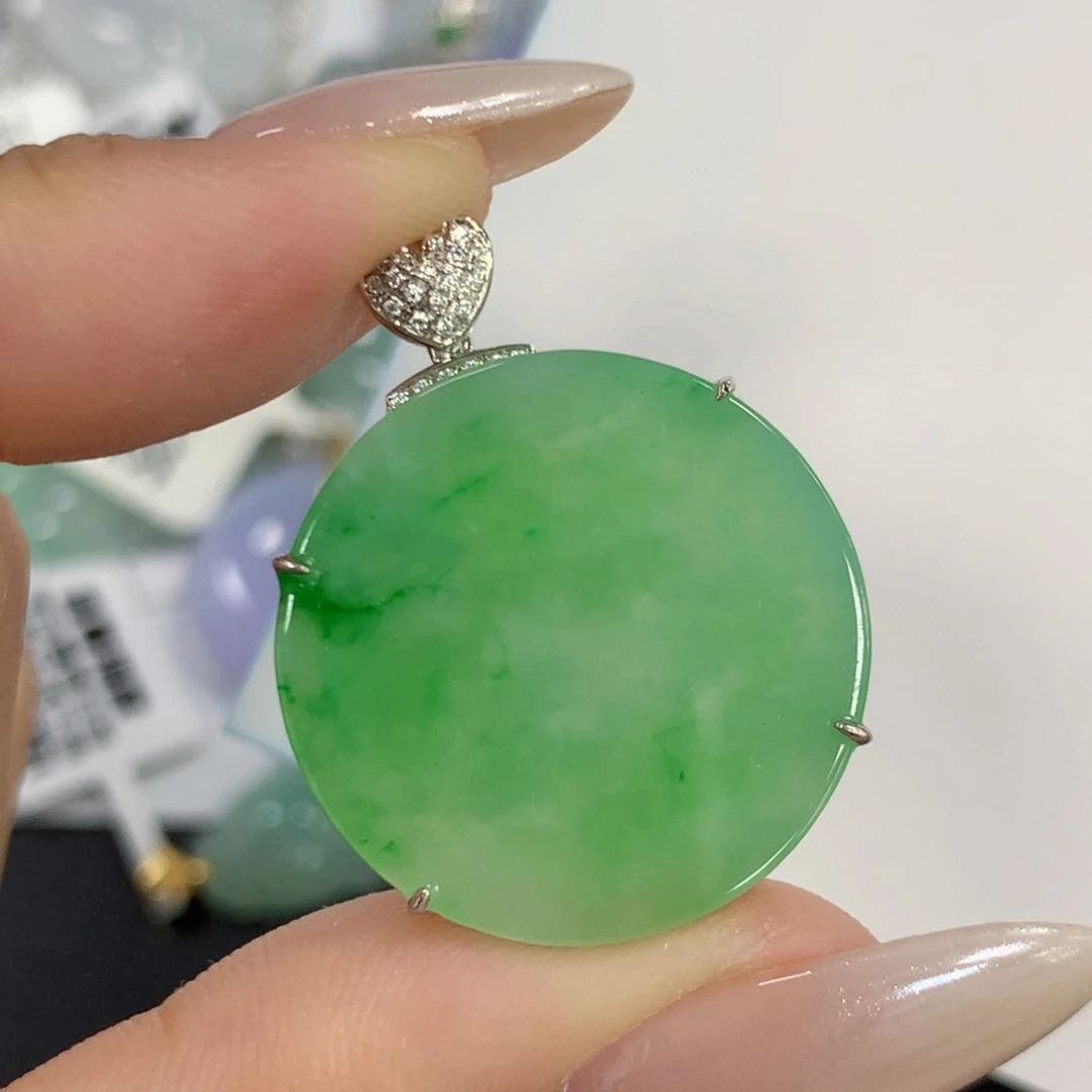 颈饰18K金镶嵌翡翠