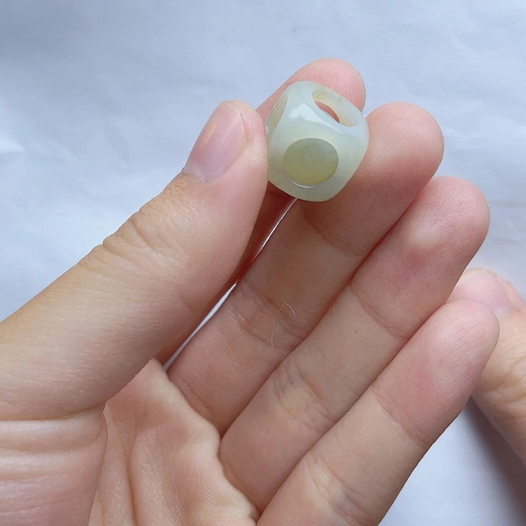 和田玉挂件。k k未镶嵌肉*