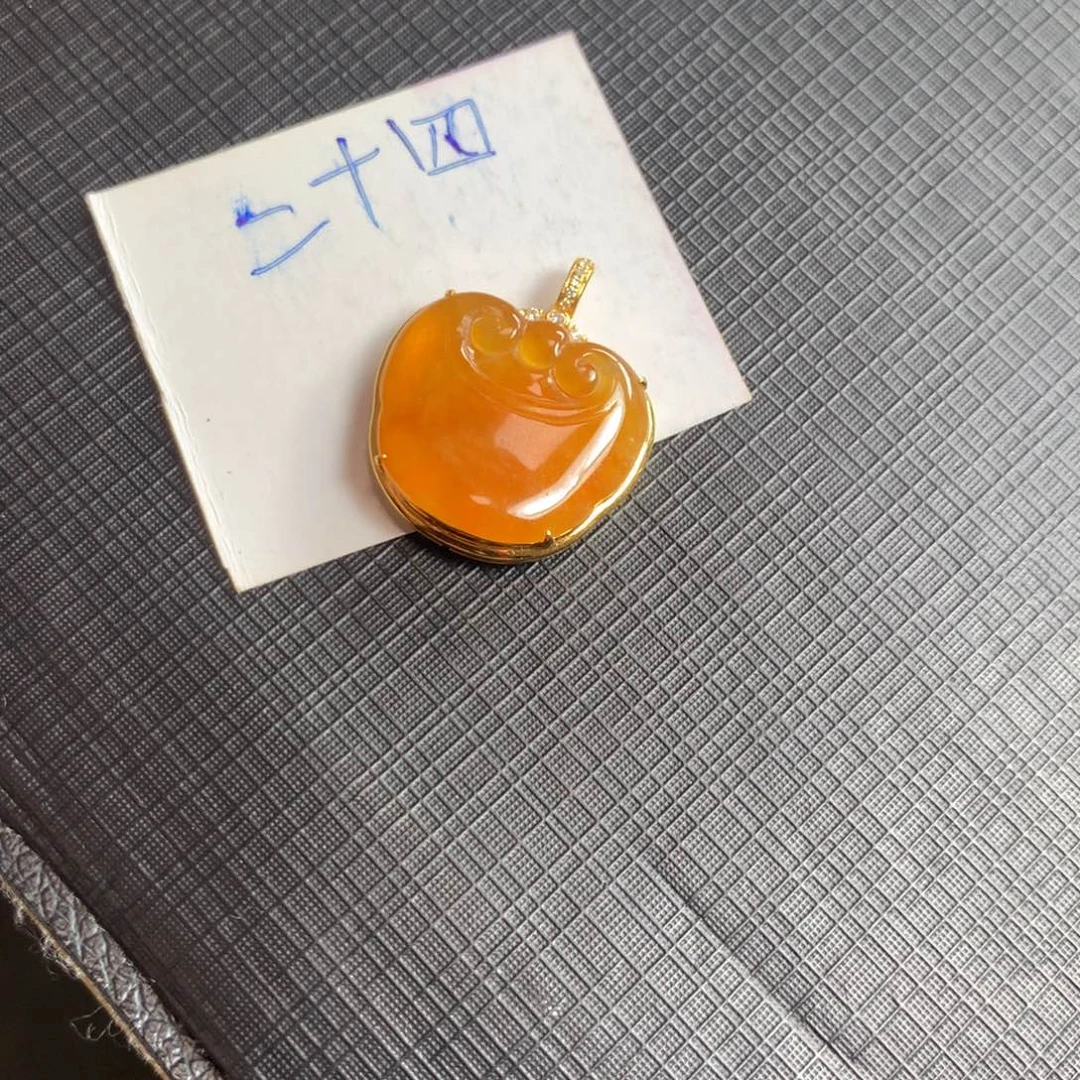 翡翠18K金镶嵌颈饰翡翠