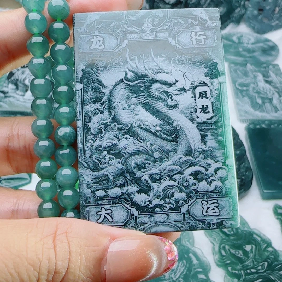 翡翠未镶嵌颈饰多样性发货天然的A货翡翠