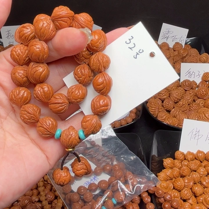 吊坠桃核玉龙脊12左右27课手持