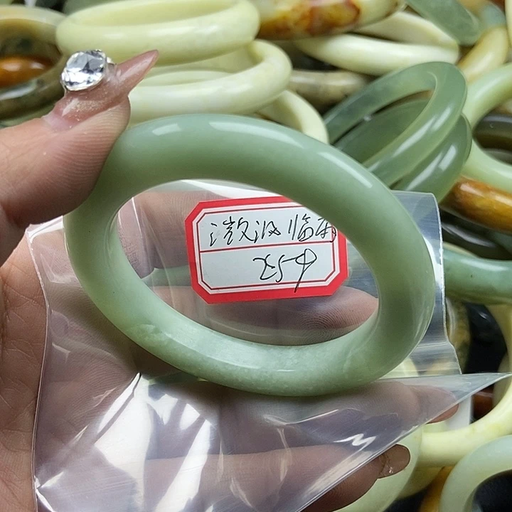 蛇纹石玉手镯未镶嵌溦**雨