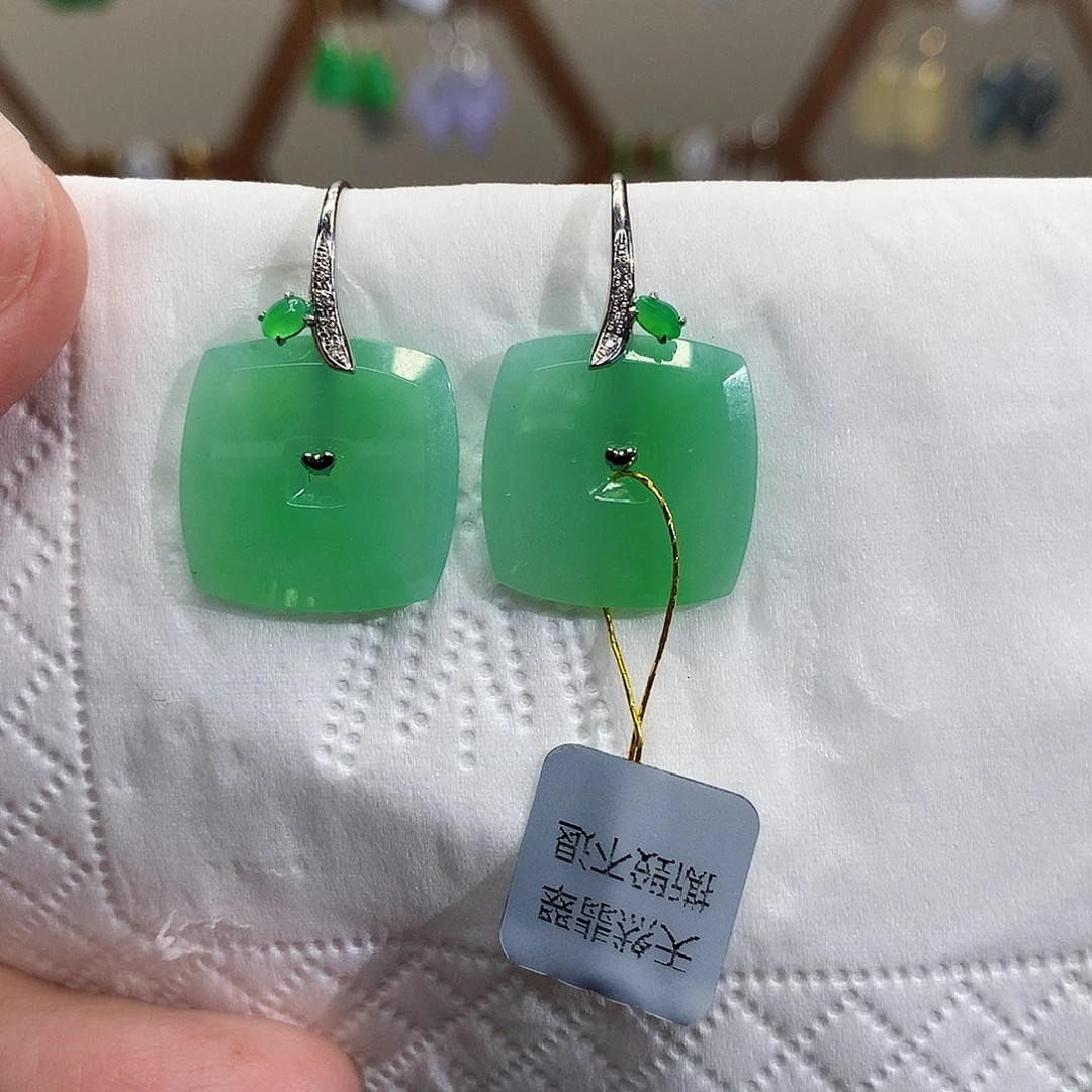 18K金镶嵌翡翠耳饰天然翡翠耳饰