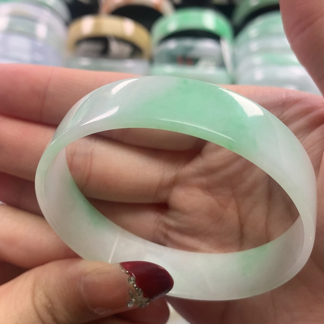 翡翠手镯未镶嵌公主