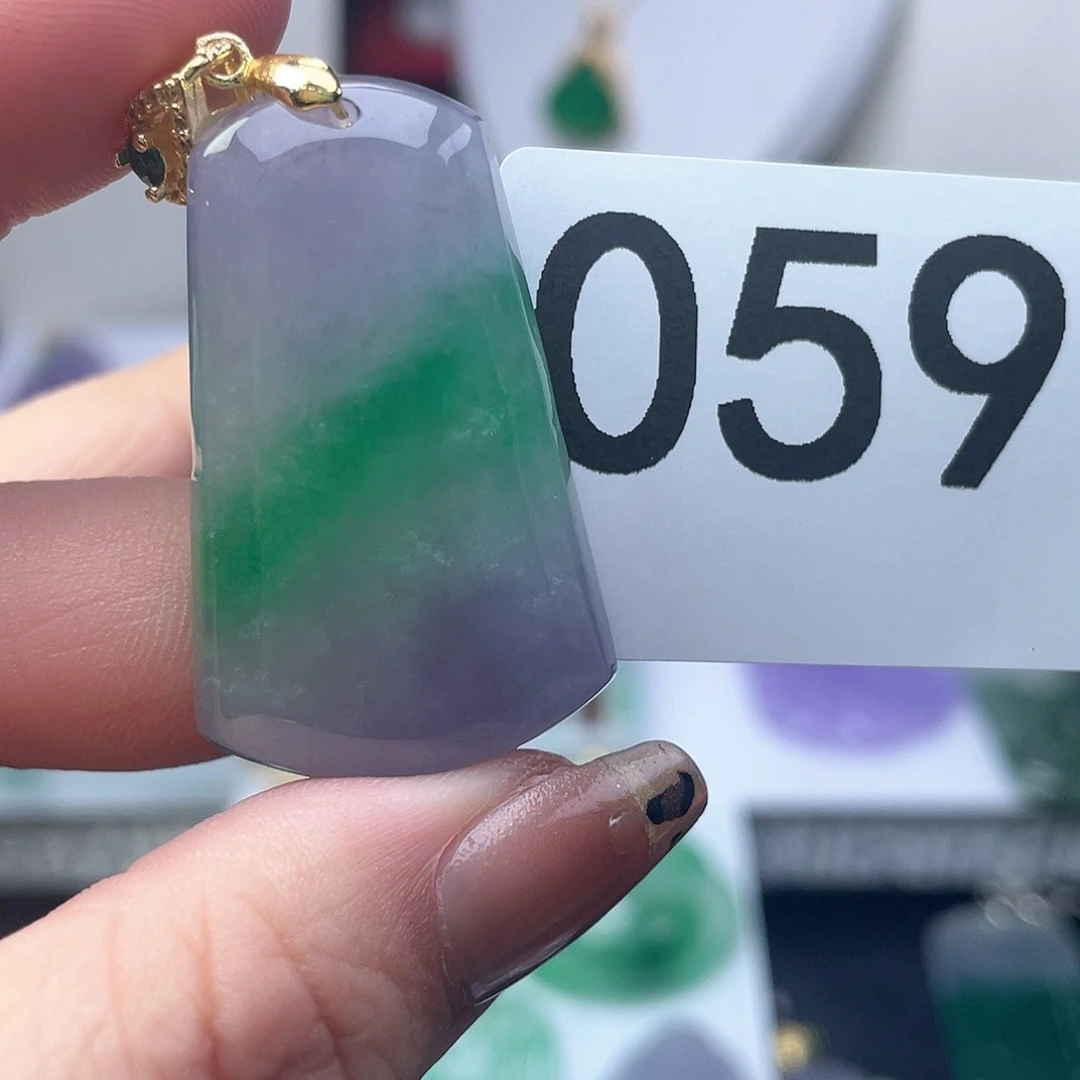 翡翠吊坠(赠链)未镶嵌