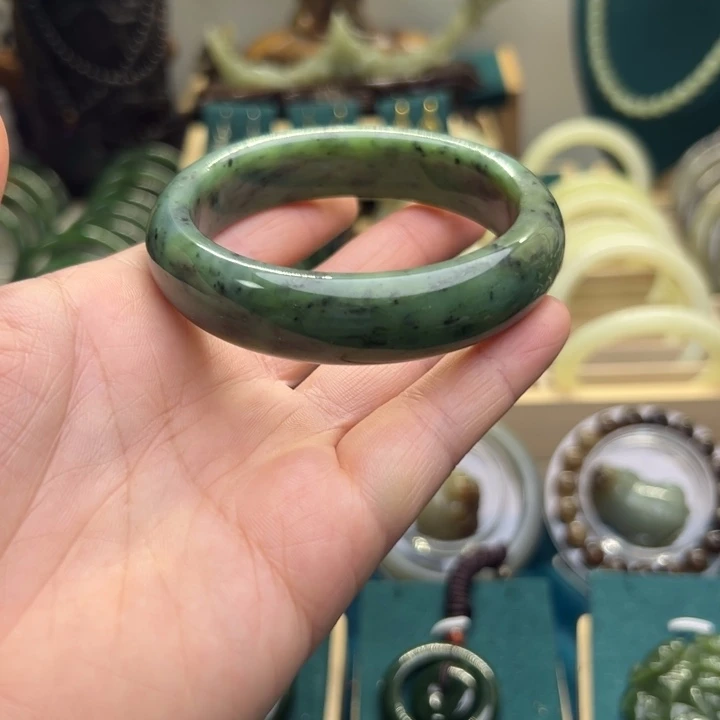 和田玉手镯未镶嵌58.6圈围3738