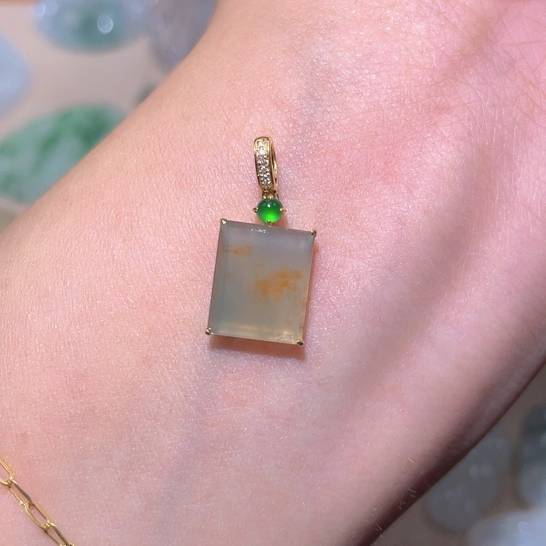 翡翠18K金镶嵌颈饰11.5-9.2-3.6