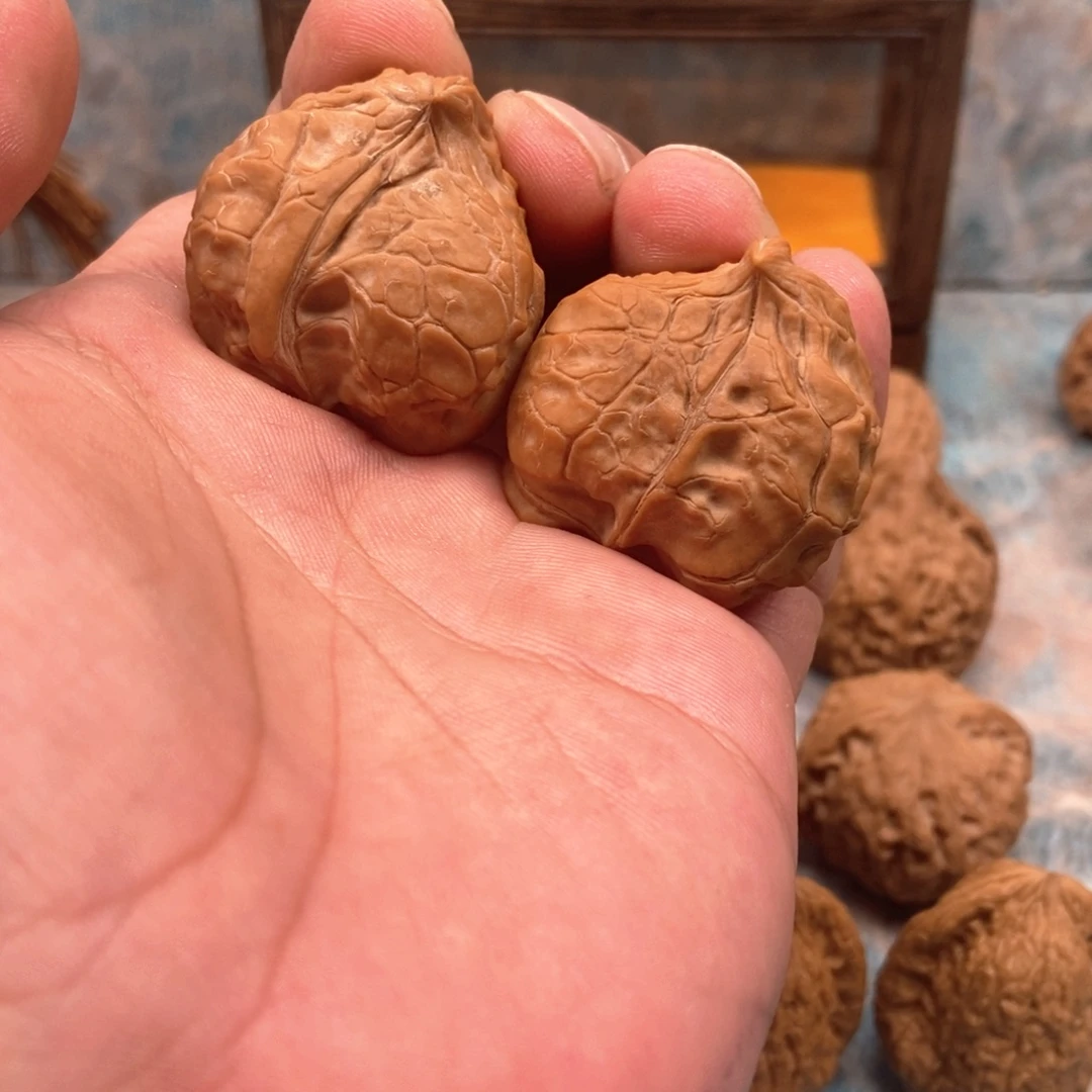 布***南文玩核桃吊坠火焰山