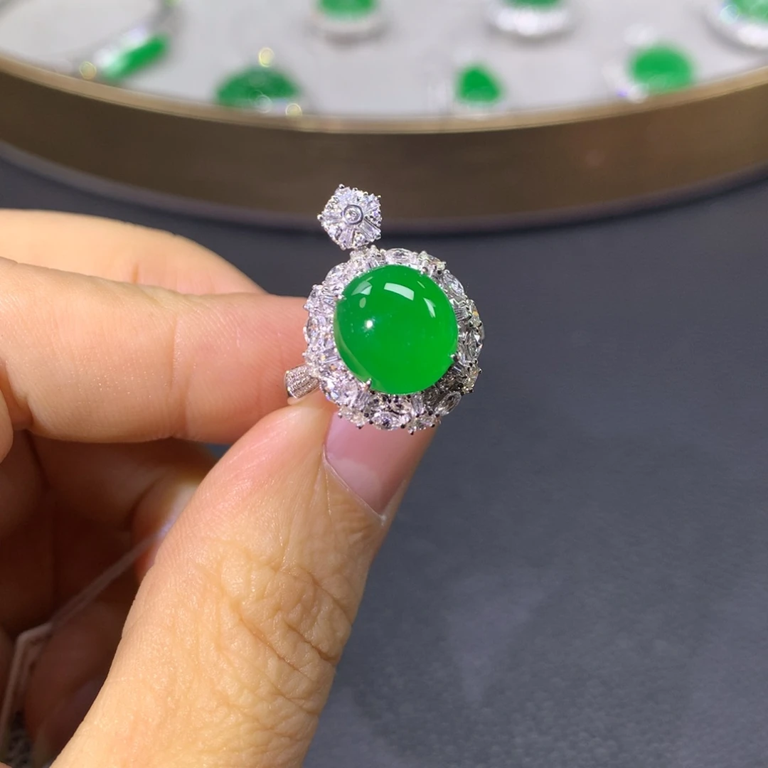 翡翠戒指18K金镶嵌一**往翡翠