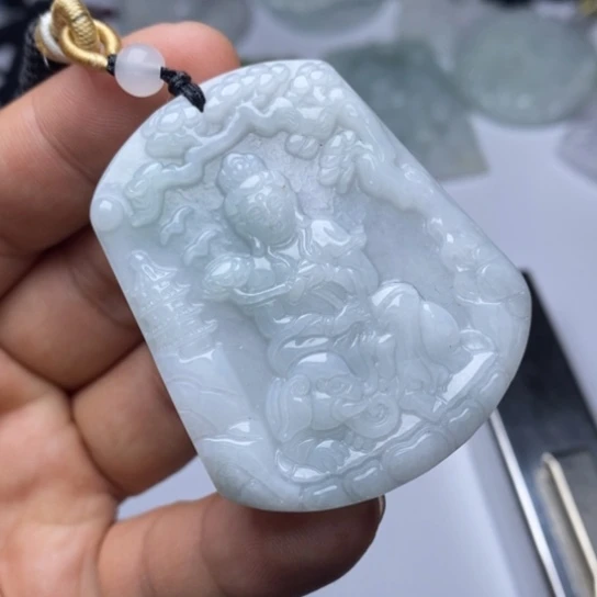 翡翠未镶嵌颈饰翡翠