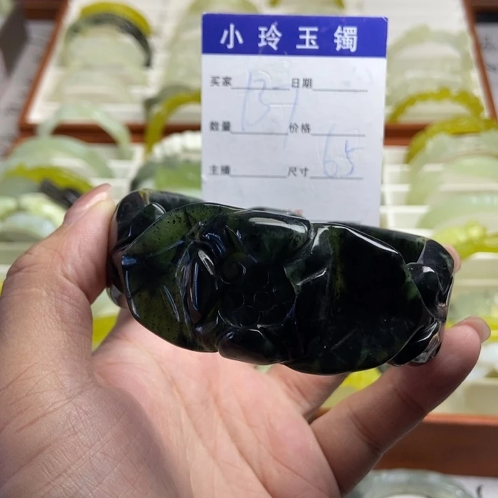 未镶嵌蛇纹石玉颈饰