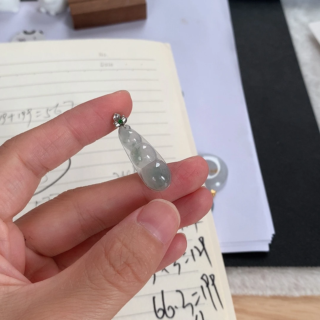 翡翠未镶嵌颈饰每****醒扣头