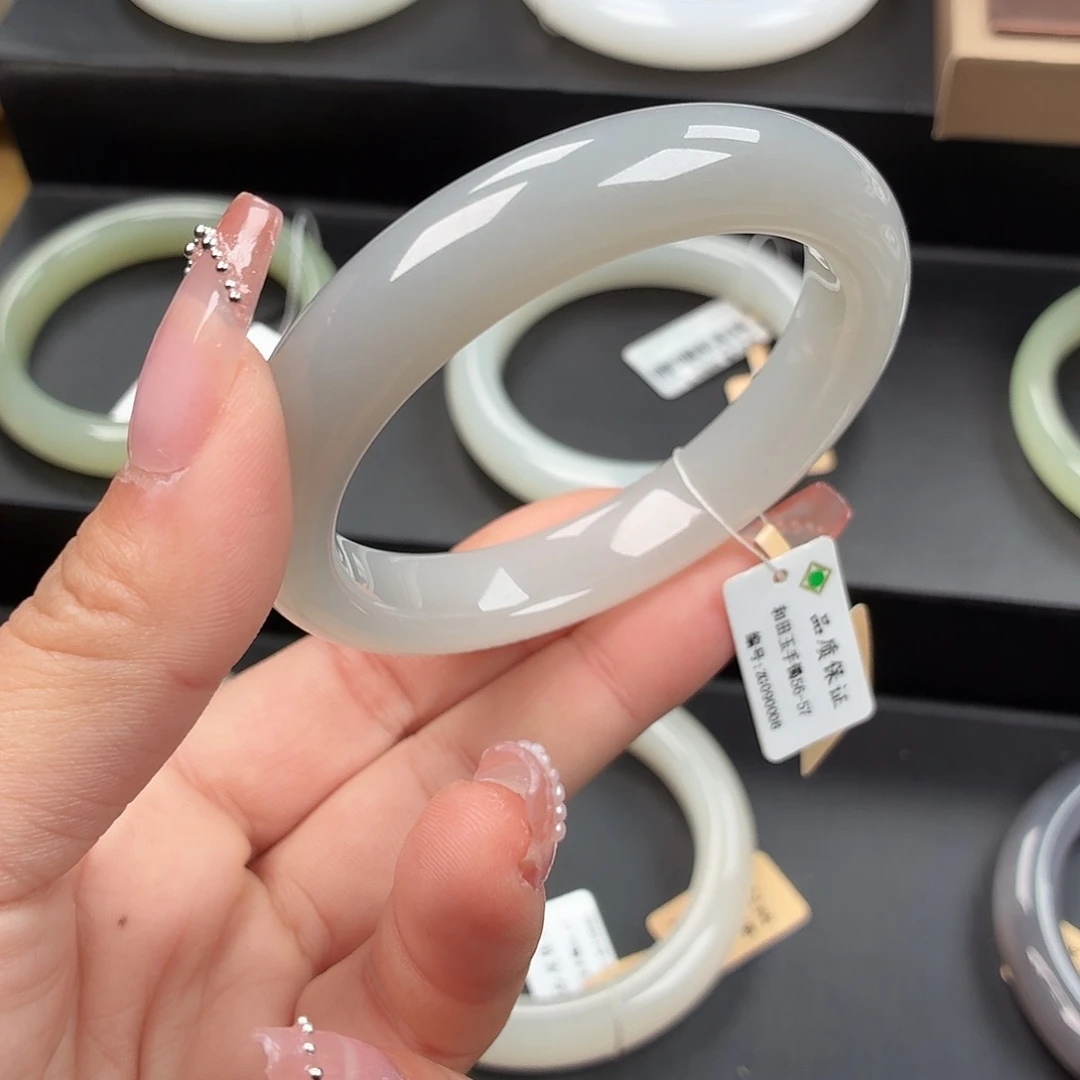 和田玉（糖玉）未镶嵌手镯