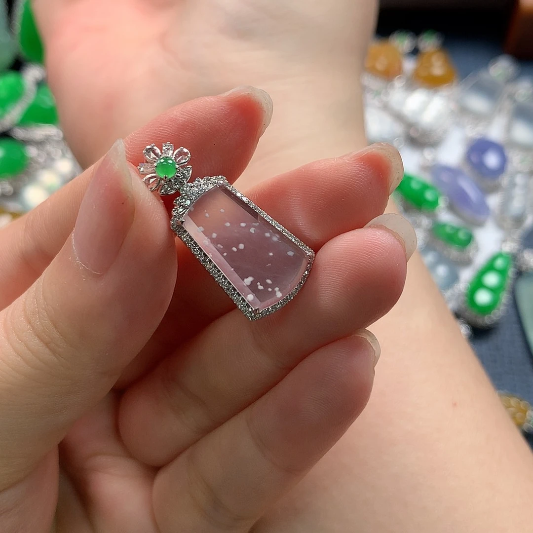 翡翠配石雪花棉无事牌