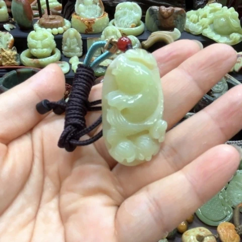 岫岩老玉（透闪石质玉）未镶嵌颈饰