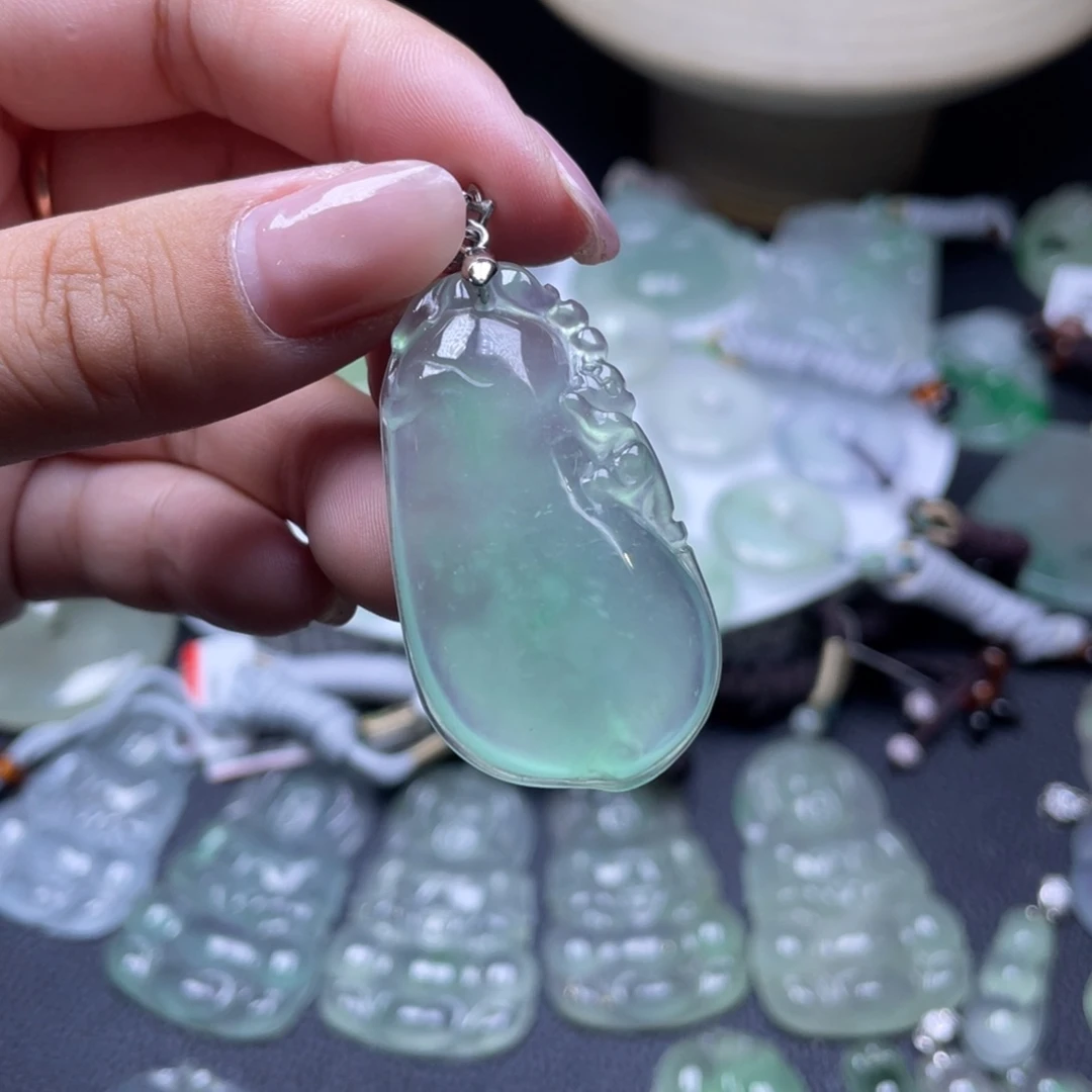 颈饰未镶嵌翡翠