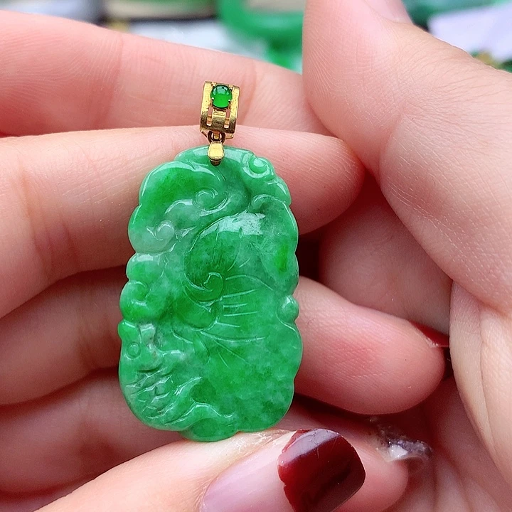翡翠颈饰18K金镶嵌翡翠