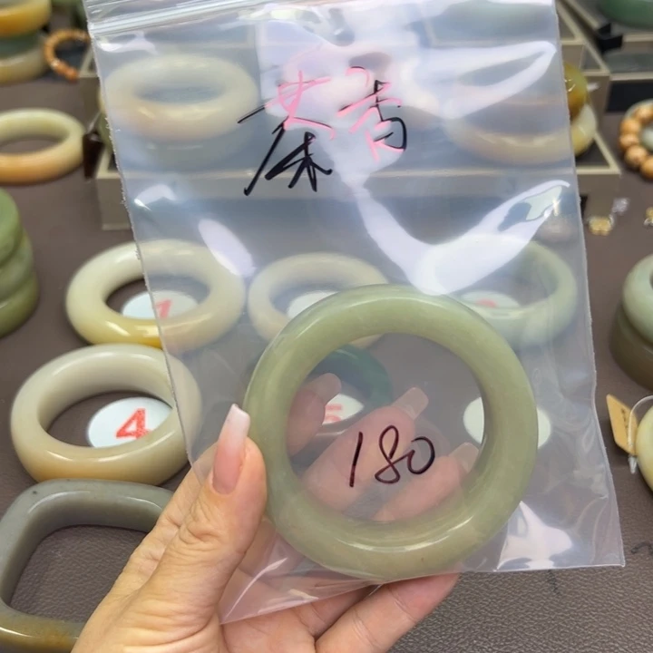 石英质玉手镯未镶嵌午**香