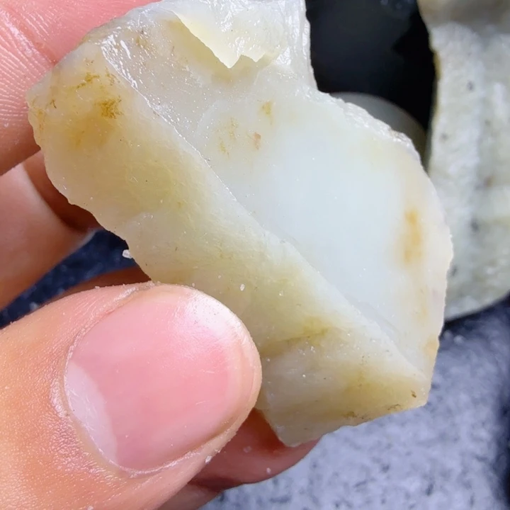 和田玉（糖玉）未镶嵌珠宝奇石