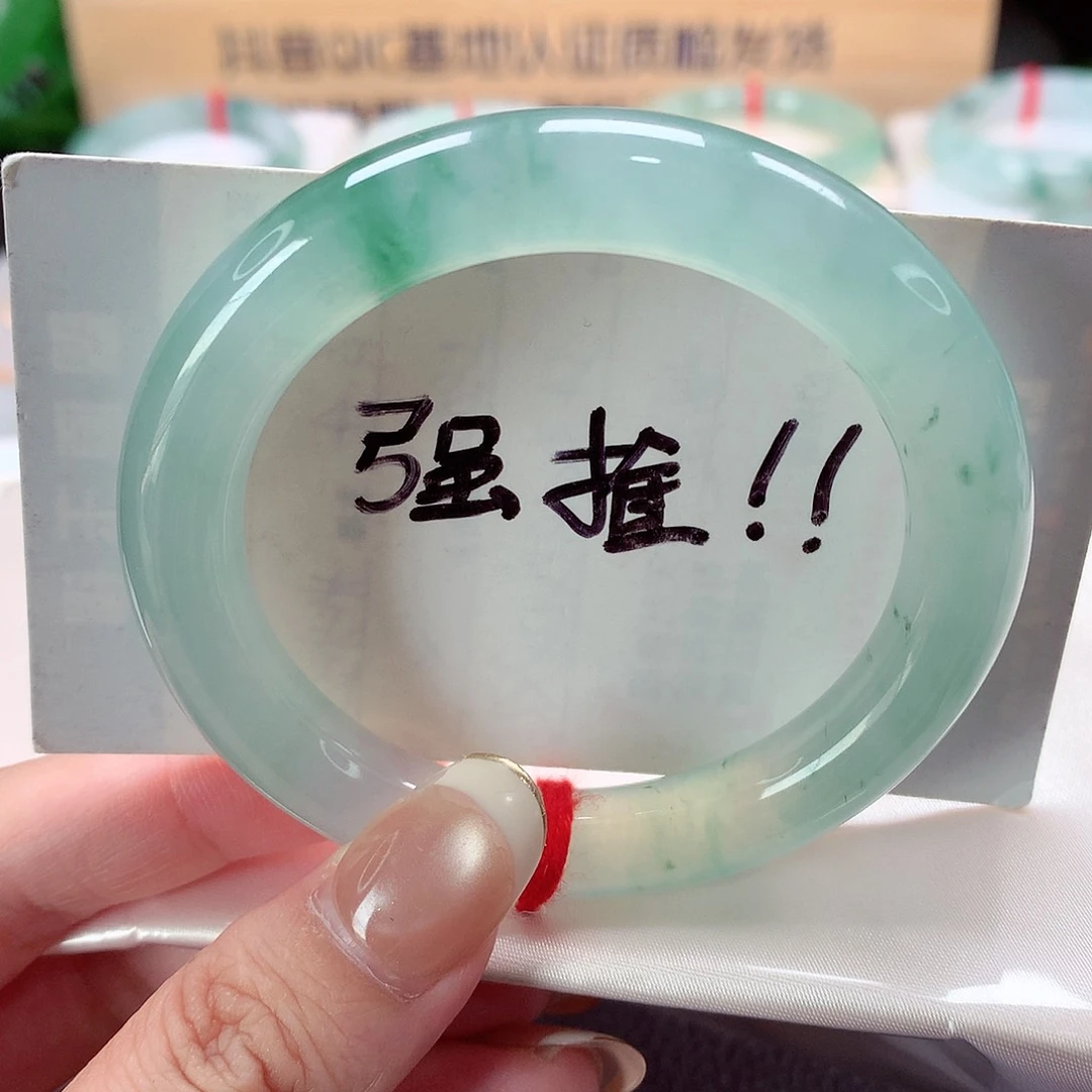 未镶嵌手镯（圆镯）翡翠天然a货翡翠