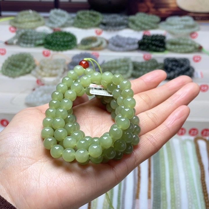 和田玉颈饰未镶嵌美****?8m m