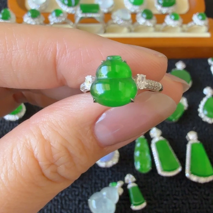 翡翠18K金镶嵌戒指戒指