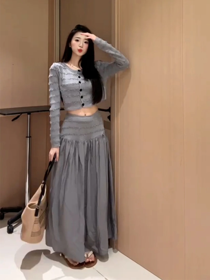 巨好看秋装一整套清冷松弛感穿搭洋气减龄灰色上衣半身裙套装女秋
