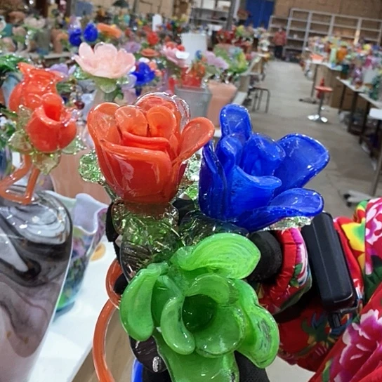 琉璃花瓶高45厘米宽9厘米