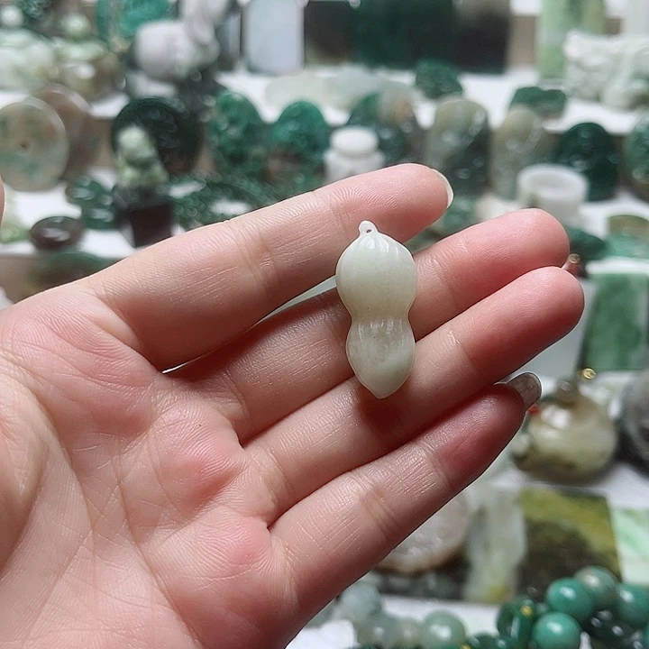 独山玉未镶嵌吊坠