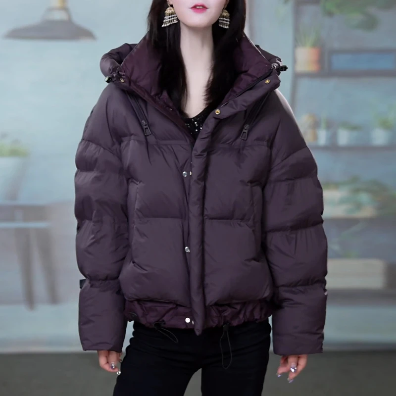 精致时尚短款连帽羽绒服2025冬季新款女士简约加厚保暖宽松面包服