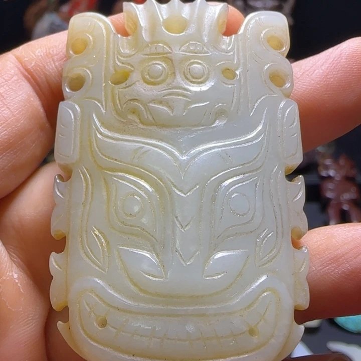 和田玉未镶嵌把件