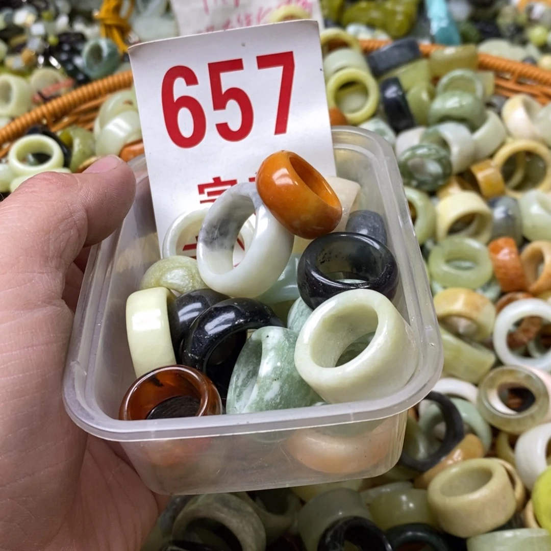 蛇纹石玉挂坠未镶嵌