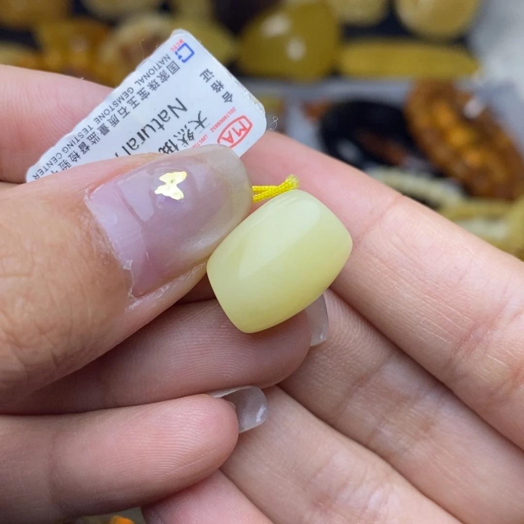 未镶嵌琥珀珠宝奇石