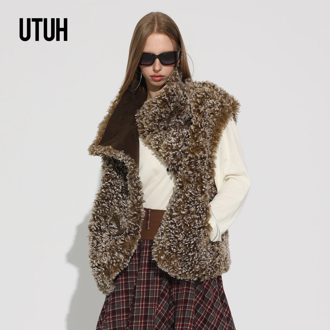 UTUH棕色大翻领秋冬马甲叠穿圈圈毛绒精致保暖经典新款TDWWW1W420