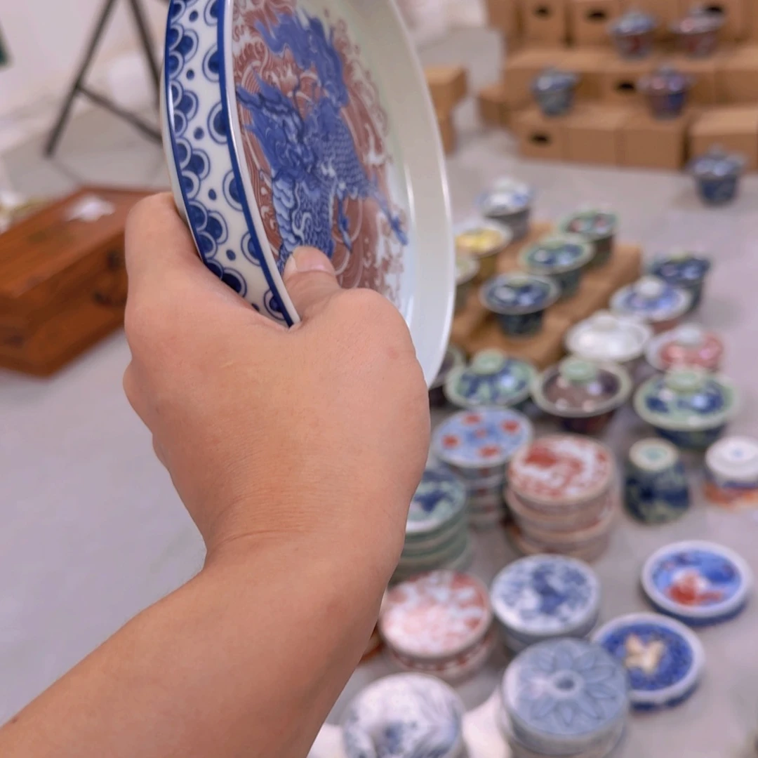 瓷片釉里红麒麟踏浪大壶乘景德镇