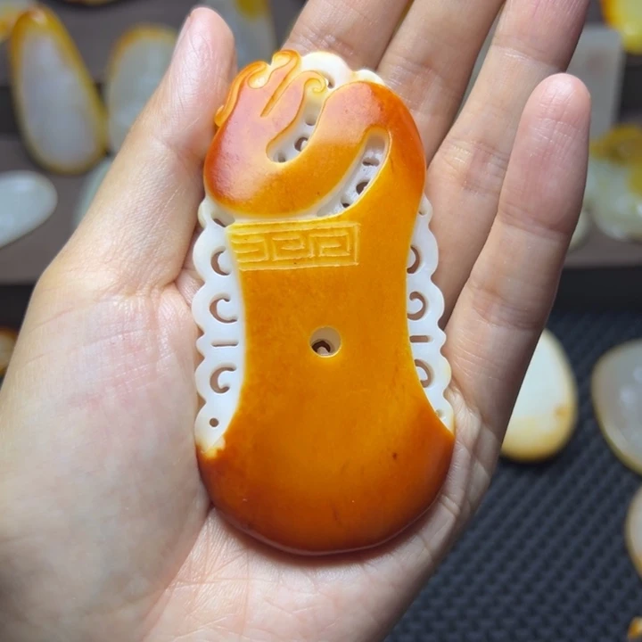颈饰未镶嵌和田玉