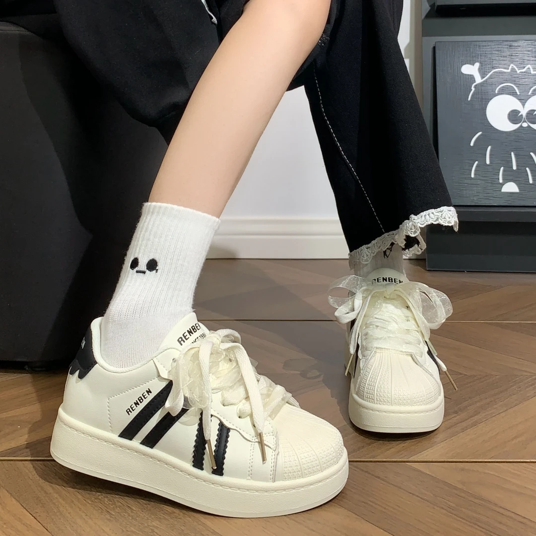 人本贝壳头小白鞋女2025年秋季新款轻便运动鞋厚底板鞋百搭休闲鞋