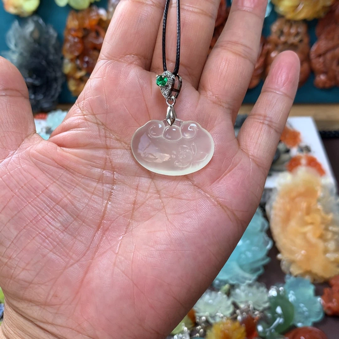 蛇纹石玉挂坠未镶嵌