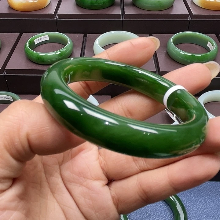 和田玉（碧玉）未镶嵌手镯