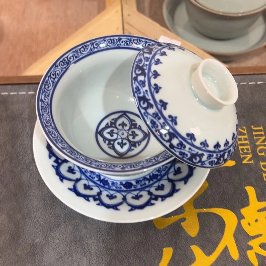 白青花宝相纹元宝盖碗微瑕
