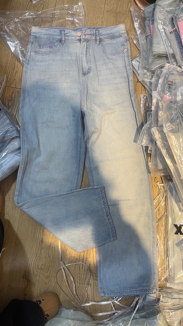 新款牛仔直筒裤休闲版