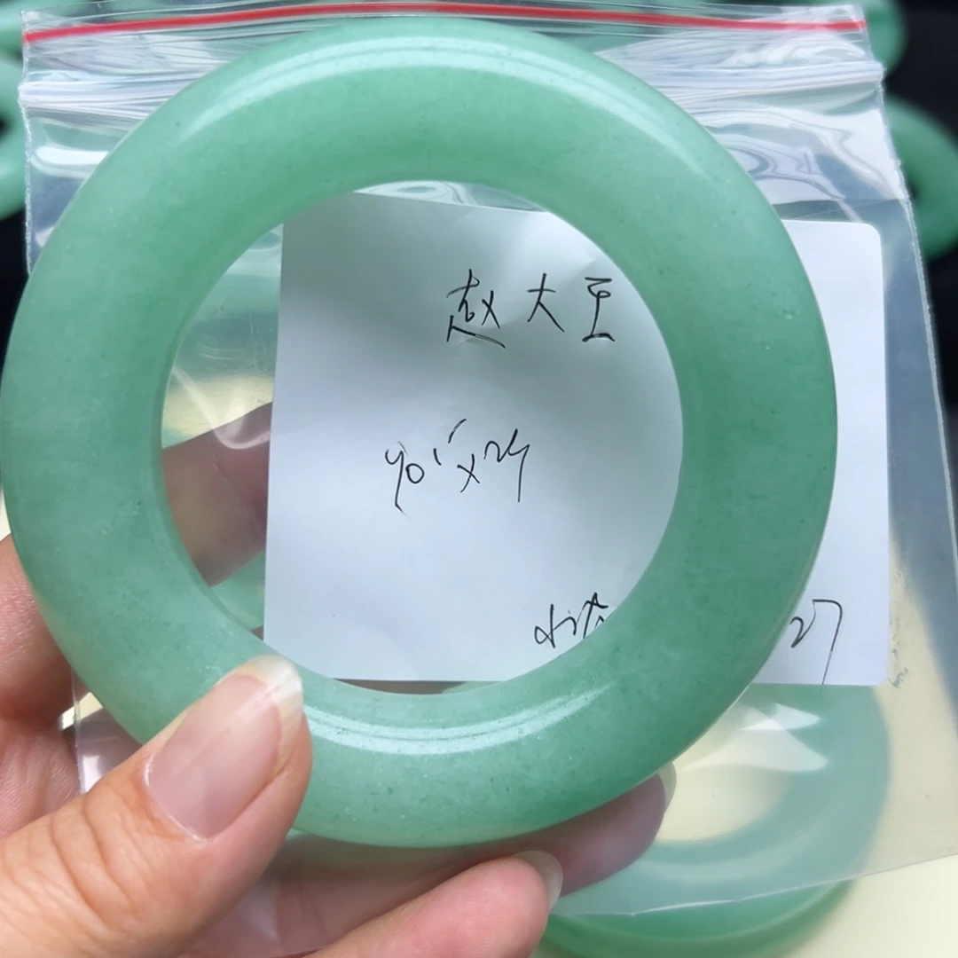 赵***王石英岩玉未镶嵌手镯