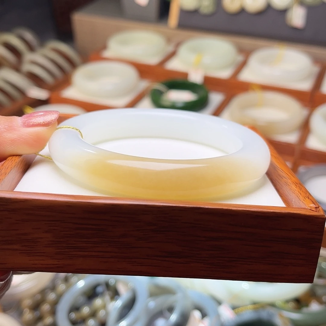 和田玉未镶嵌手镯60