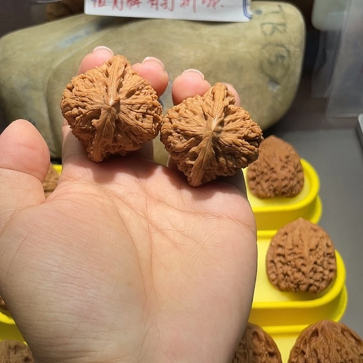 文玩核桃把件15号，43尺全品三角球疆