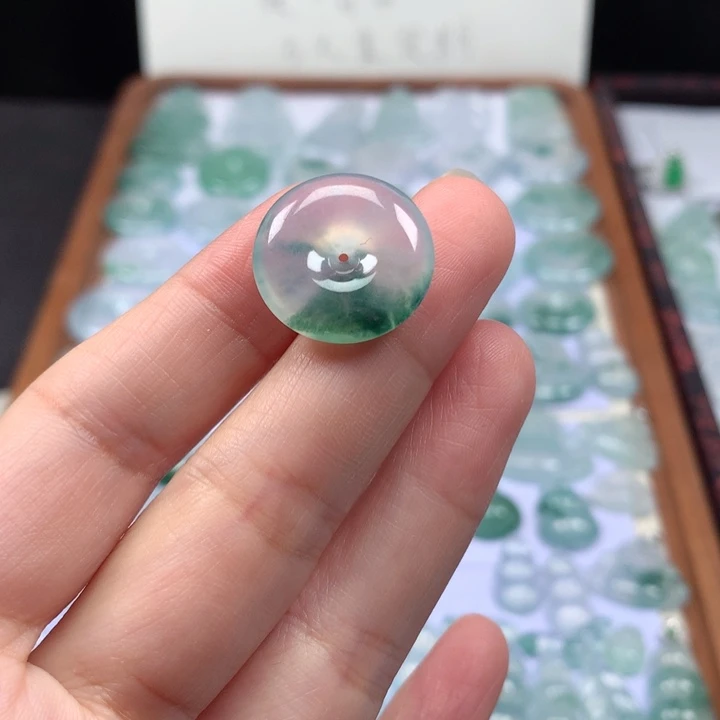 颈饰未镶嵌翡翠冰种飘花平安扣