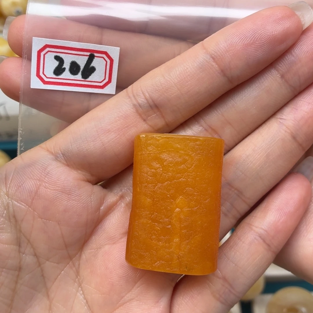 未镶嵌蜜蜡裸石24*35*13原皮手把件